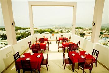 Ngoc Hong Hotel На Транг Екстериор снимка